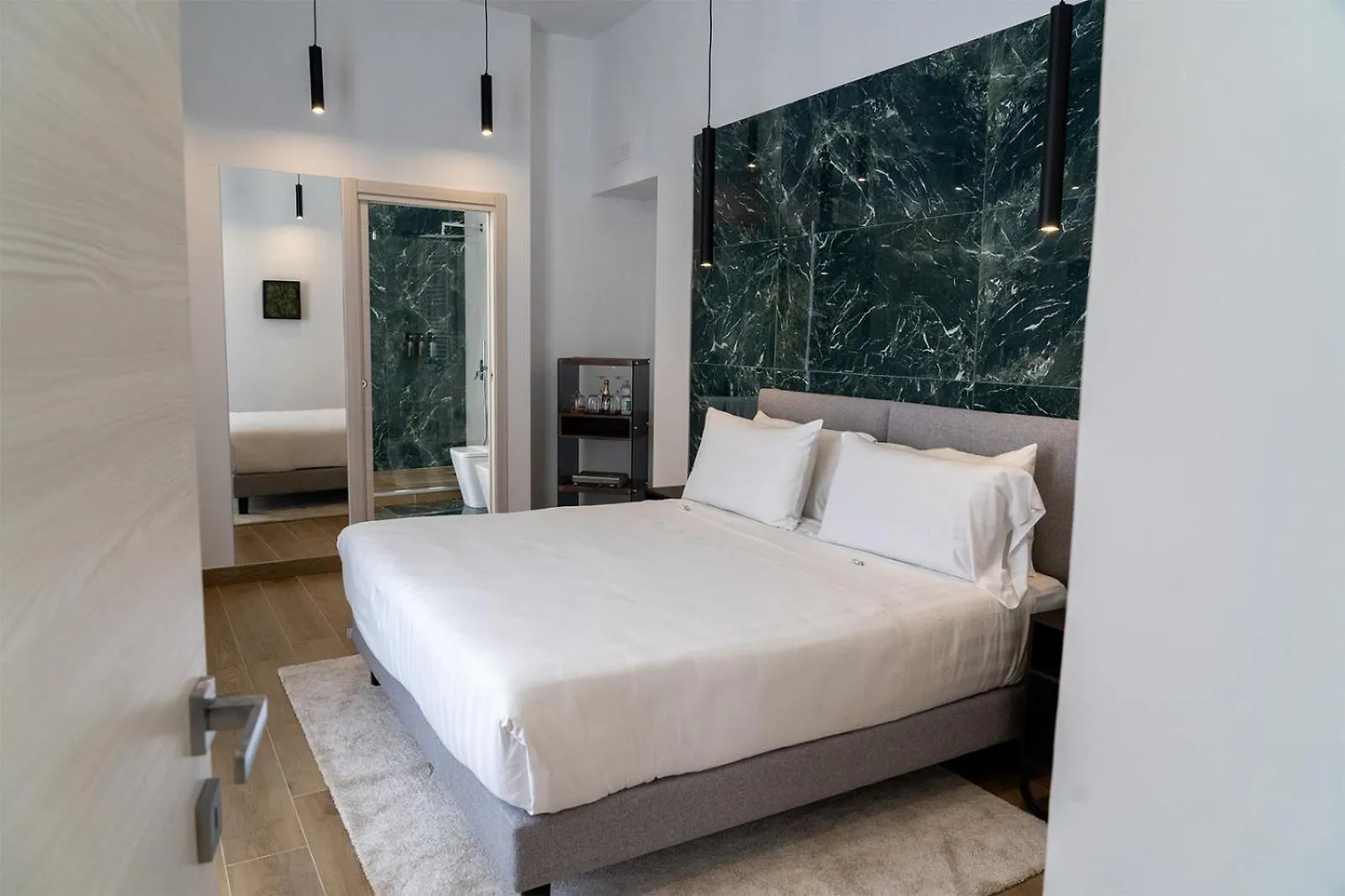 4Heavens_Naples Hotel